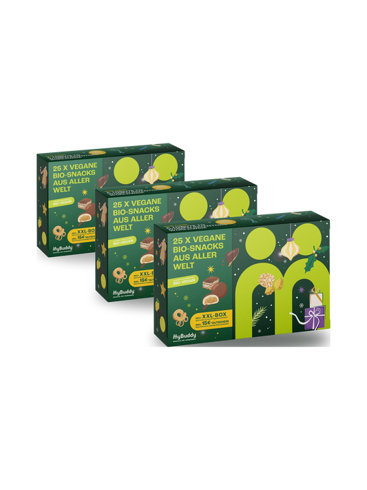 myBuddy Adventskalender 2026 BIO-VEGAN im 3er Bundle, drei geschlossene Verpackungen diagonal gestaffelt, freigestellt